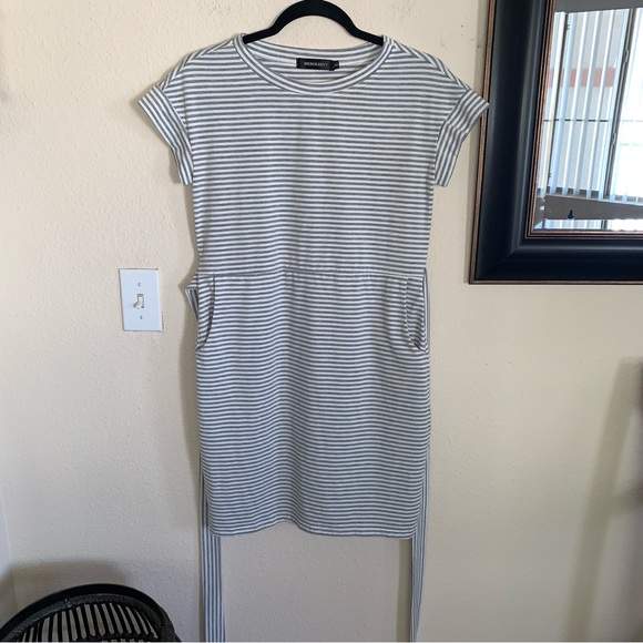 Women’s Merokeety Striped T Shirt Dress With Pockets - Picture 9 of 9